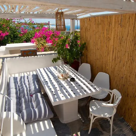 Naiada With Sea View شقة *